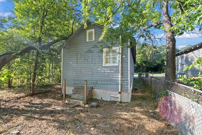 Building Photo - 608 32nd St