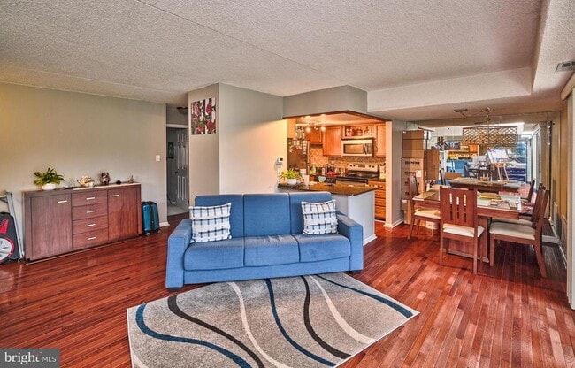 Building Photo - 61 Hermitage Dr
