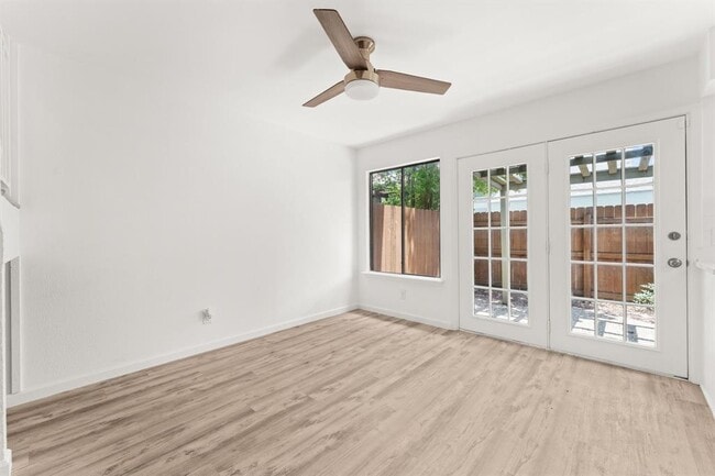 Building Photo - 903 Silver Quail Ln