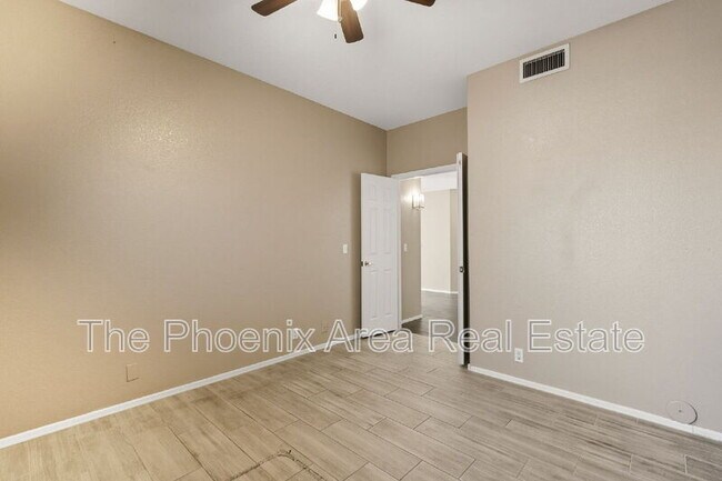 Building Photo - 15007 S 40th St