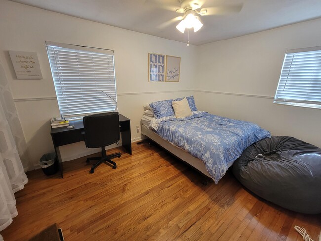 Building Photo - 404 Sable Ct