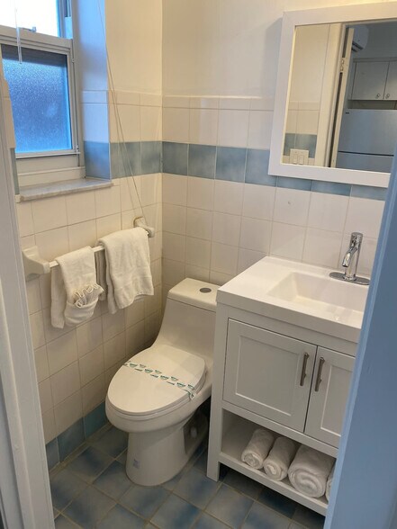 Building Photo - 810 S Surf Rd