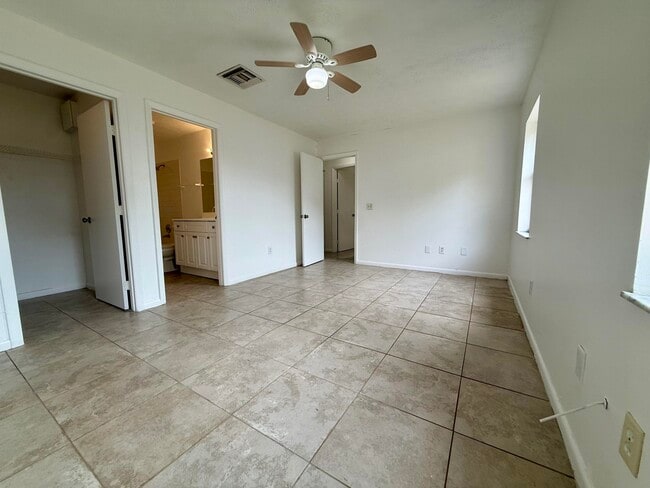 Building Photo - 2564 Navajo Ave