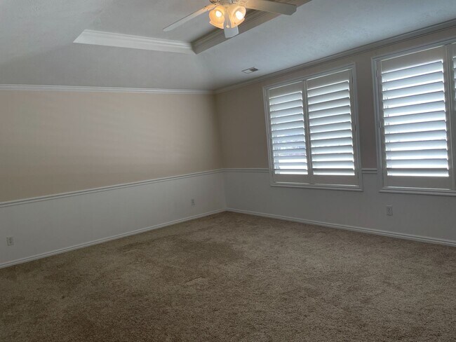 Building Photo - 6 Bedroom/3.2 Bath Home For Rent in Sandy