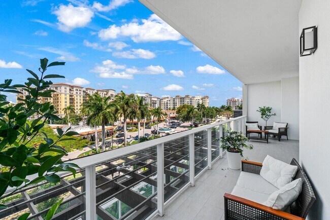 Building Photo - 220 SE Mizner Blvd
