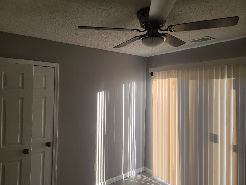 Building Photo - 215 Snead Dr