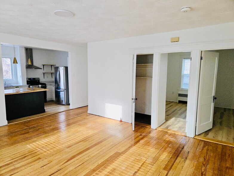 Building Photo - 21 Vale St