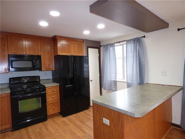 Building Photo - 794 Wheatland Cir