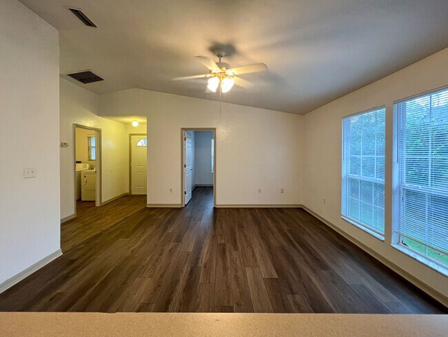 Building Photo - 3BR/2BA Home in Gated Turkey Creek!