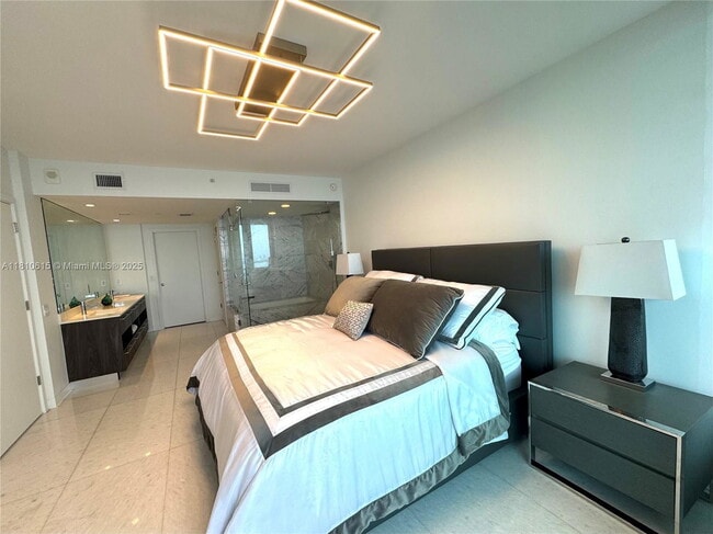 Building Photo - 3131 NE 7th Ave