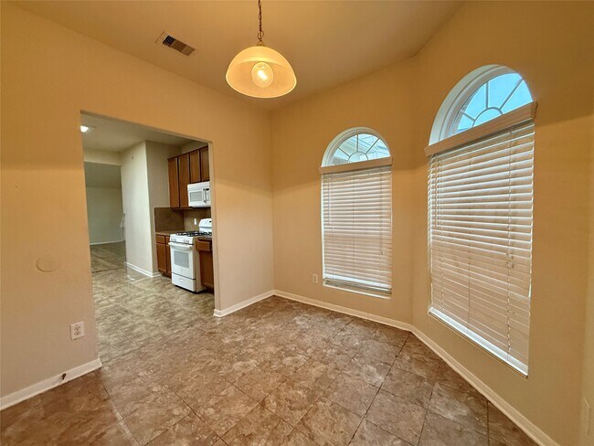 Building Photo - 14802 Fir Knoll Way