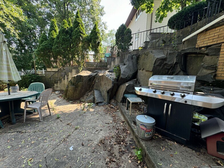 Building Photo - 537 Winterburn Grv