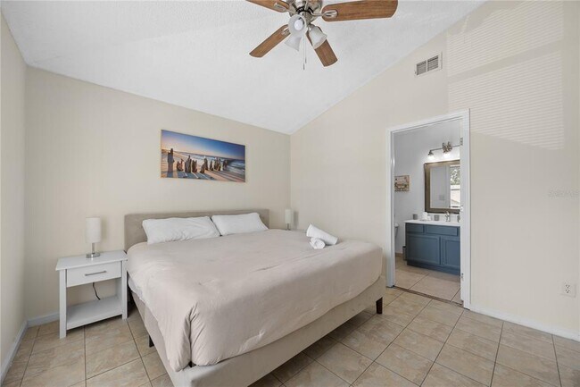 Building Photo - 2116 Cypress Bay Blvd