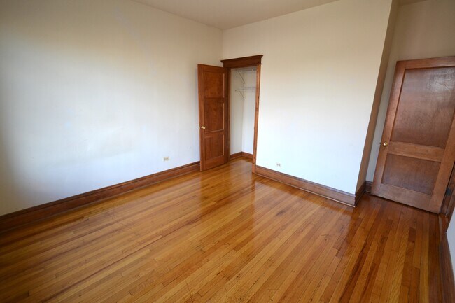 Building Photo - 3122 N California Ave