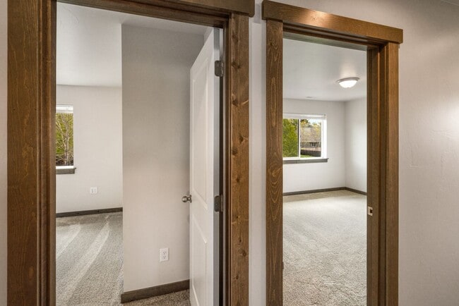 Building Photo - Gorgeous 3 Bedroom condos with double stal...
