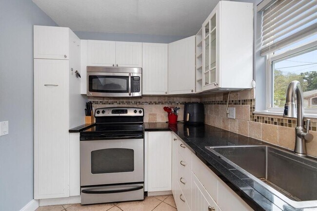Building Photo - 908 S Palm Dr SW