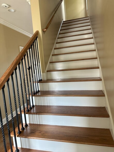 Building Photo - 111 Village Square Dr