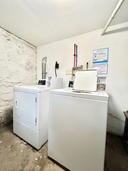 Building Photo - 4464 Washington St