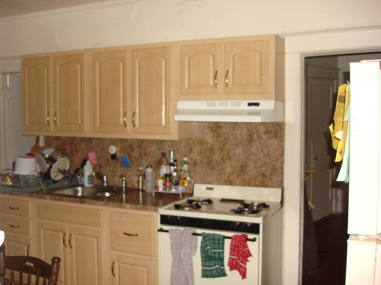 Building Photo - 216 Denison St