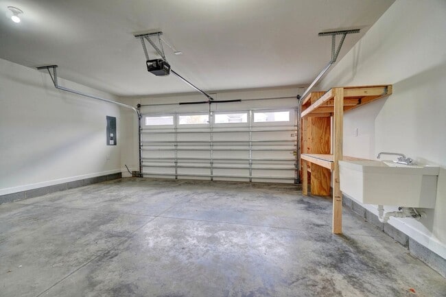 Building Photo - 4 bedroom condo in Suffolk