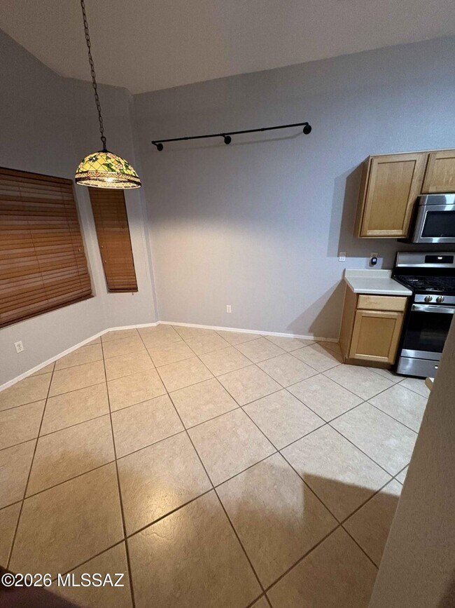 Building Photo - 8885 N Majestic Mountain Dr
