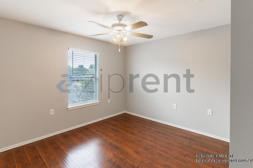 Building Photo - 817 Sheraton Ave