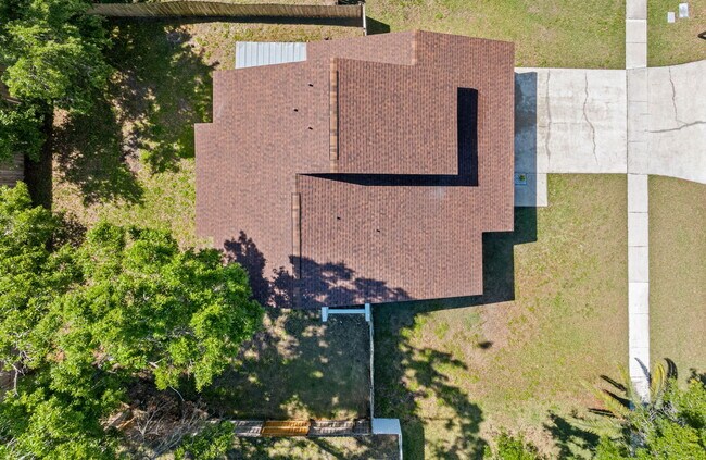 Building Photo - 15307 Summerwind Dr
