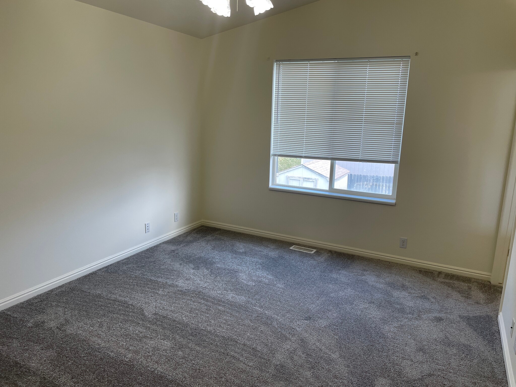 Building Photo - 6435 S Wakefield Way
