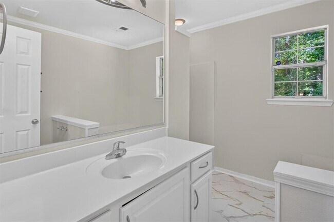 Building Photo - 115 Hubbard Dr