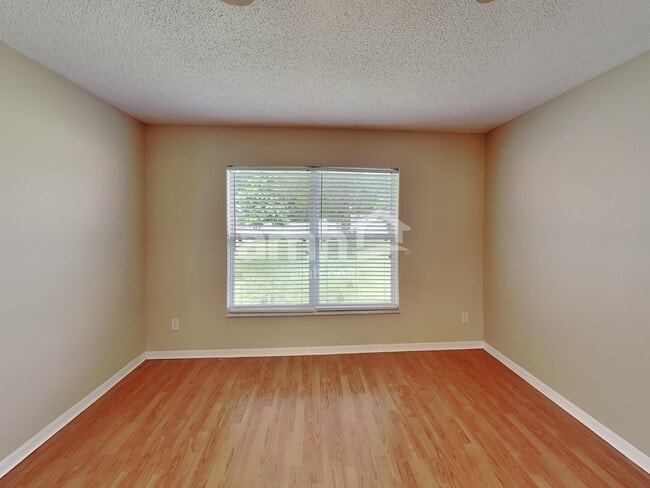 Building Photo - 12131 Woodglen Cir