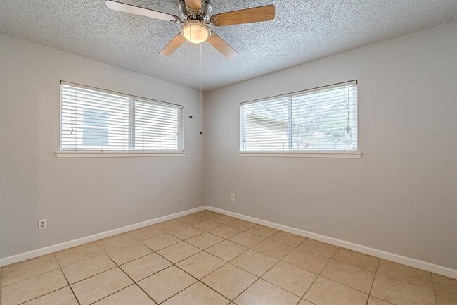 Building Photo - 8 Spalding Cir