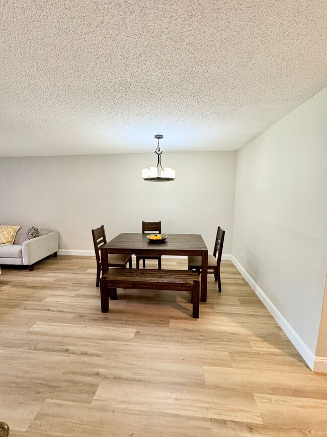 Building Photo - Dr. Phillips 3 Bed 2 Bath For Rent at soug...
