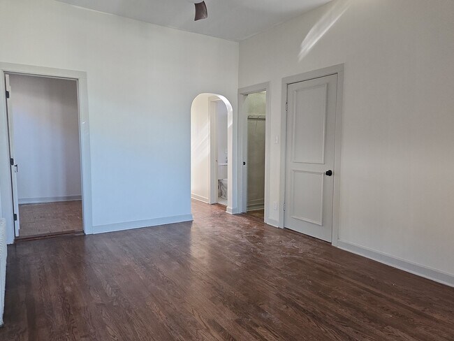 Building Photo - 2417 W Arthington St