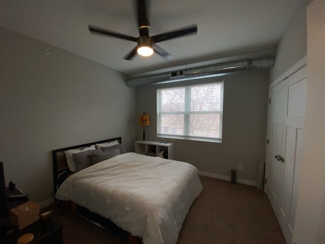 Building Photo - Stunning sunsets on private balcony 2 bed 2 bath in Longfellow!