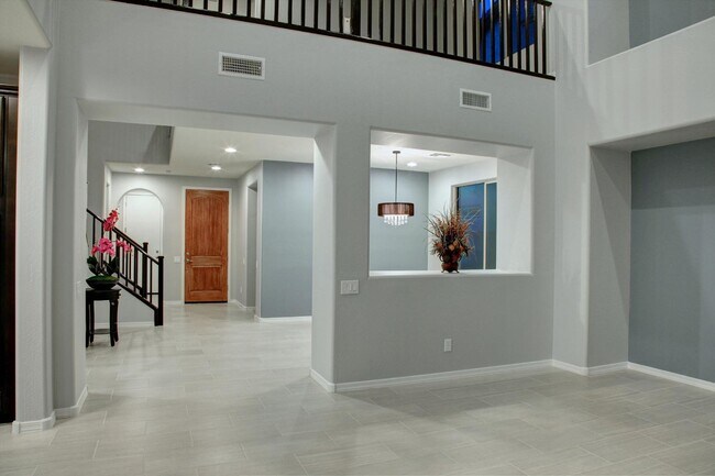 Building Photo - 3607 E Salter Dr