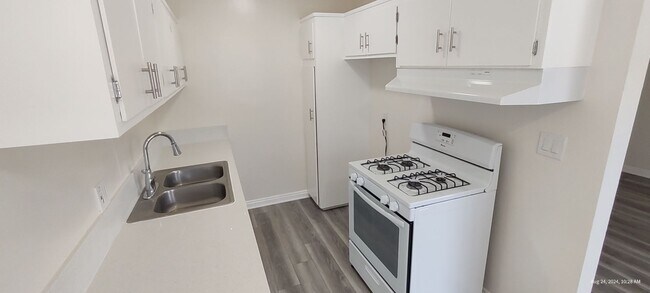 Interior Photo - 14800 Chadron Ave