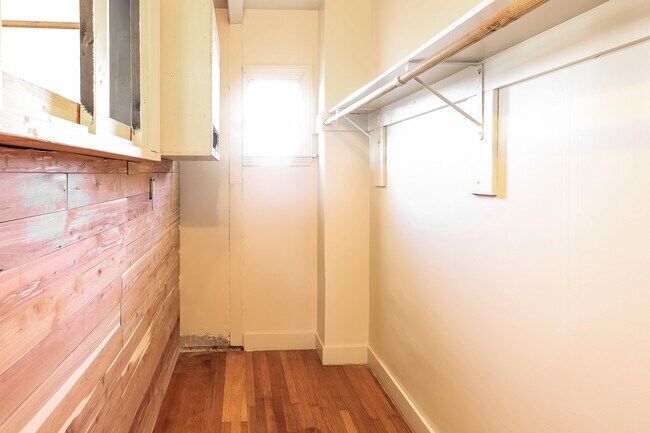 Building Photo - 708 Calmar Ave