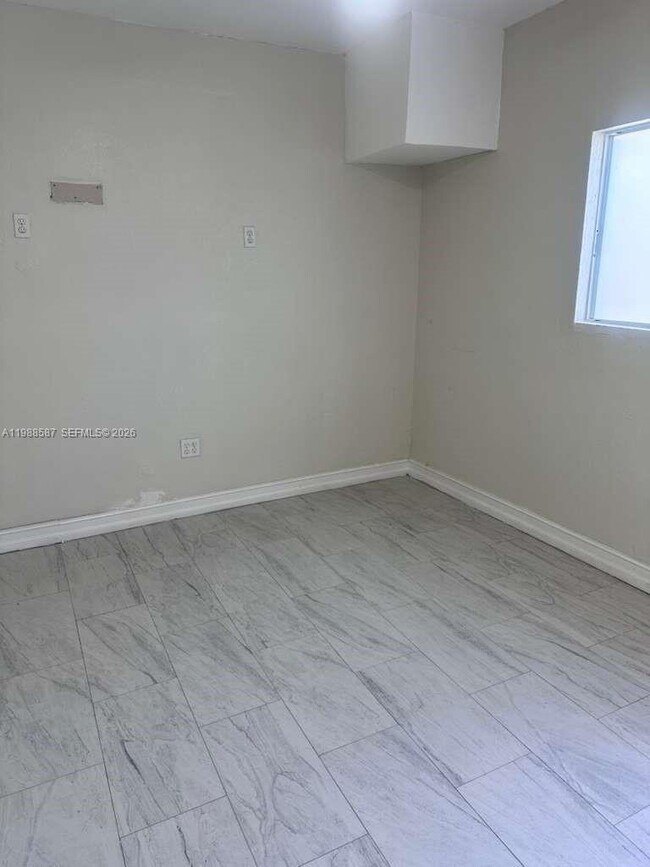 Building Photo - 14321 NE 4th Ave