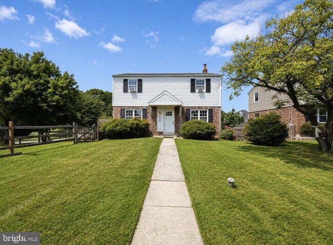Building Photo - 256 W Beidler Rd