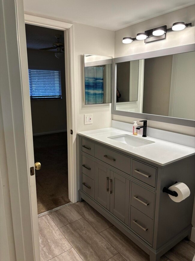 Building Photo - 7260 Kinghurst Dr