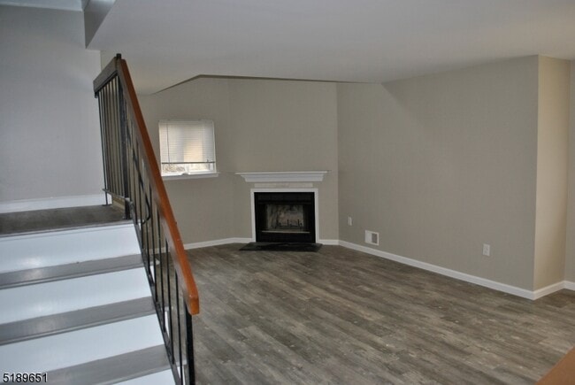 Building Photo - 910 Reed Ct