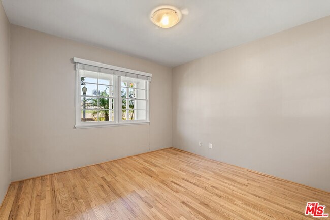 Building Photo - 6542 W 80th Pl