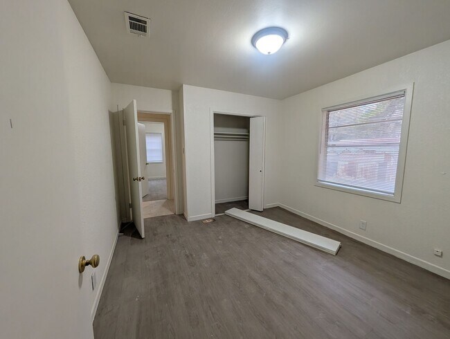 Building Photo - Freshly Remodeled Home Coming Soon