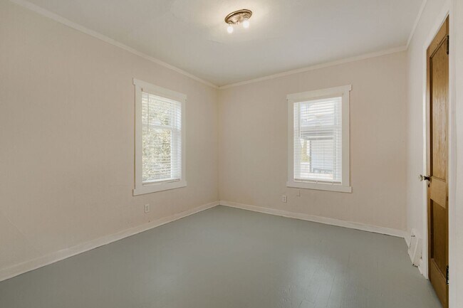 Building Photo - 153 18th Ave