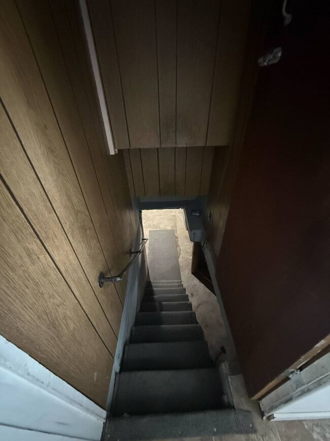 Building Photo - 2 Bedroom Home