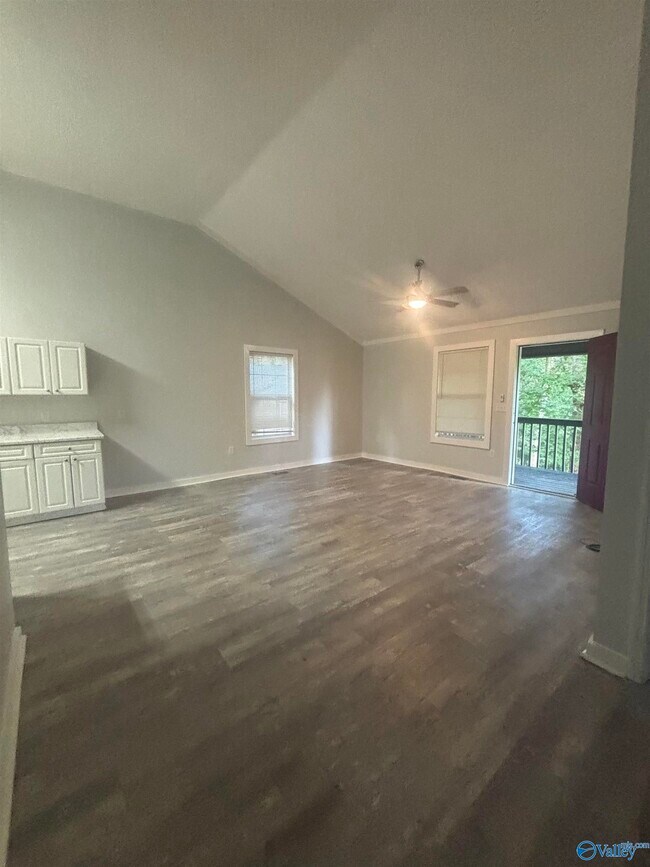 Building Photo - 103 Hillcrest Ct