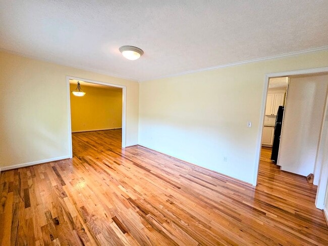 Building Photo - 3 Bedroom Brick Home