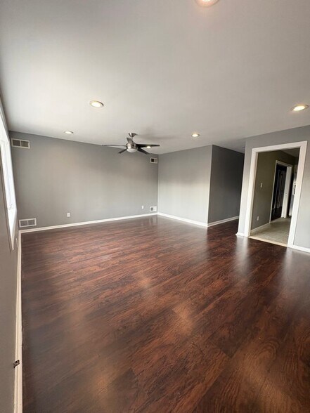 Building Photo - 861 Avenue C