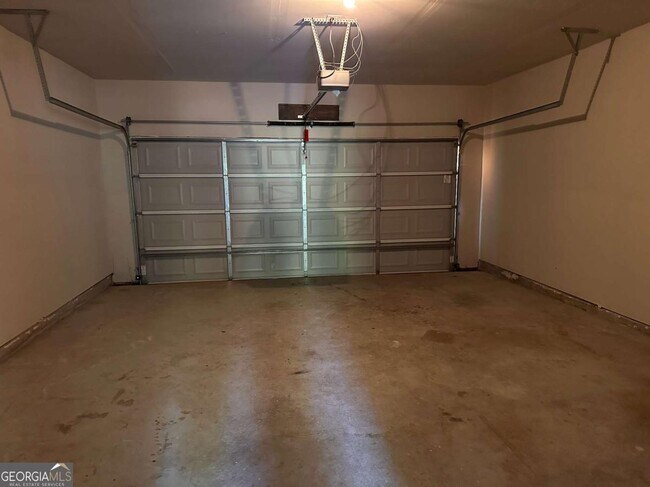 Building Photo - 305 Hulan Way