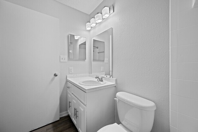 Building Photo - 10709 Yorkshire Ct